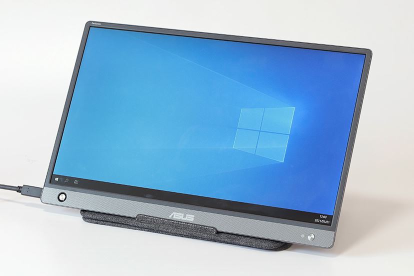 三脚ネジ穴付きの変わり種!? ASUSのモバイルディスプレイ「MB16AH