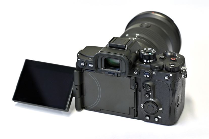 AIユニット搭載でAFが劇的進化！ ソニー「α7R V」は“隙のない”高画素