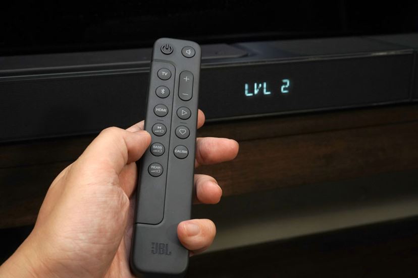 JBL「BAR1000」レビュー。リアが分離して1台でリアル7.1.4chを実現する