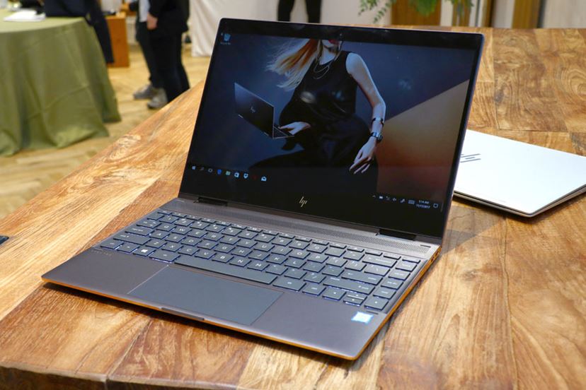 日本HP、第8世代Core搭載のスリムな“白パソ” 「Spectre 13」を発表