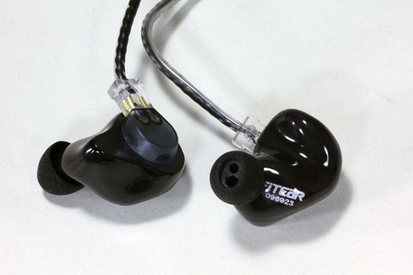 FitEar初の静電型ドライバー採用ハイブリッドイヤホン「EST Universal