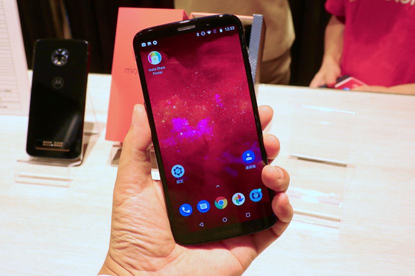 モトローラのSIMフリースマホ「moto z3 play」 国内全キャリア/DSDS