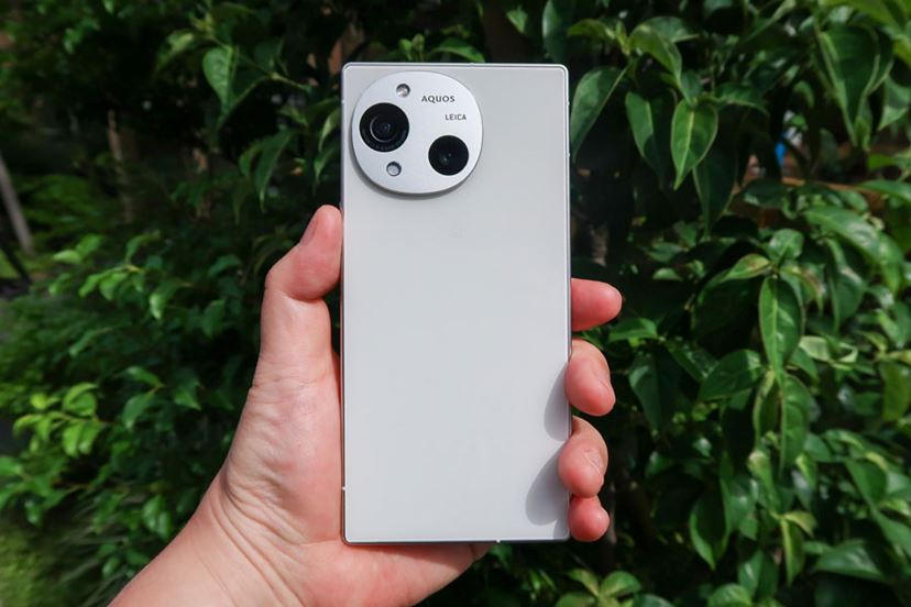 性能と価格の好バランス。シャープ独自のAIスマホ「AQUOS R10