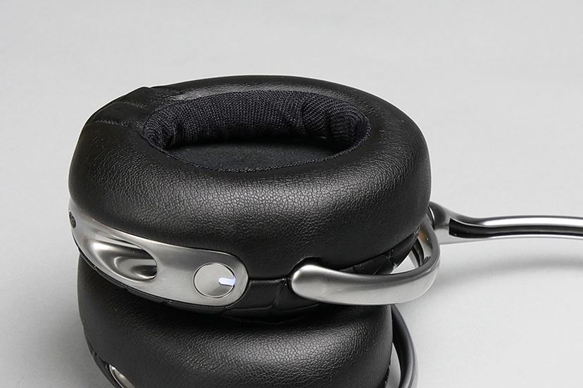 ワイヤレス充電対応でUSB DAC内蔵のBluetoothヘッドホン「Parrot Zik 3