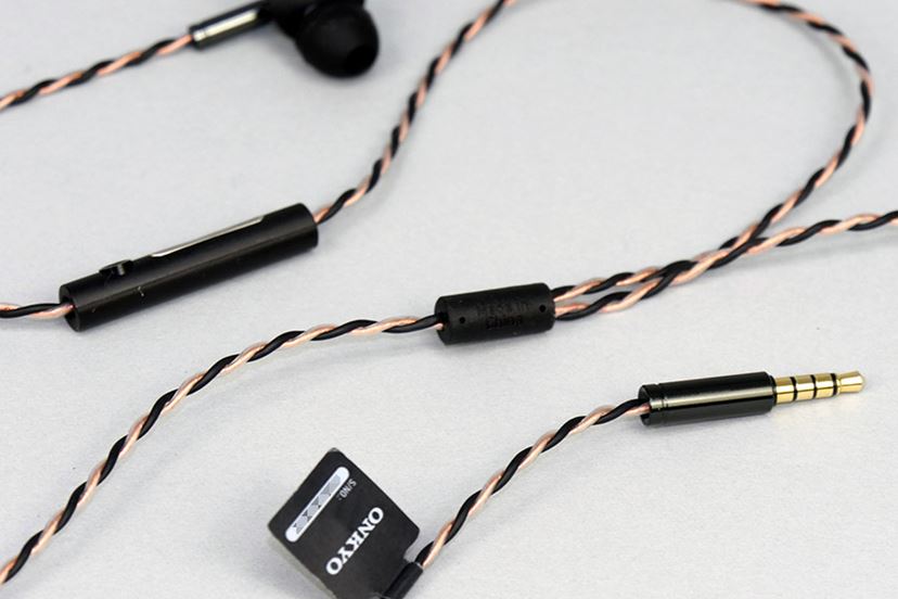 クチコミで大絶賛！ 人気集中のオンキヨーのカナル型イヤホン「E700M