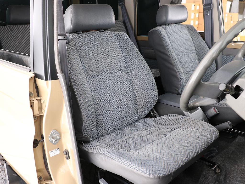 トヨタ ランドクルーザー70 4.2 LX ディーゼル 4WD(H10年式,25.0万km