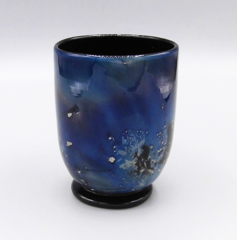 現代の名工 末吉清一が生み出す宇宙をテーマにした「2つの琉球ガラス