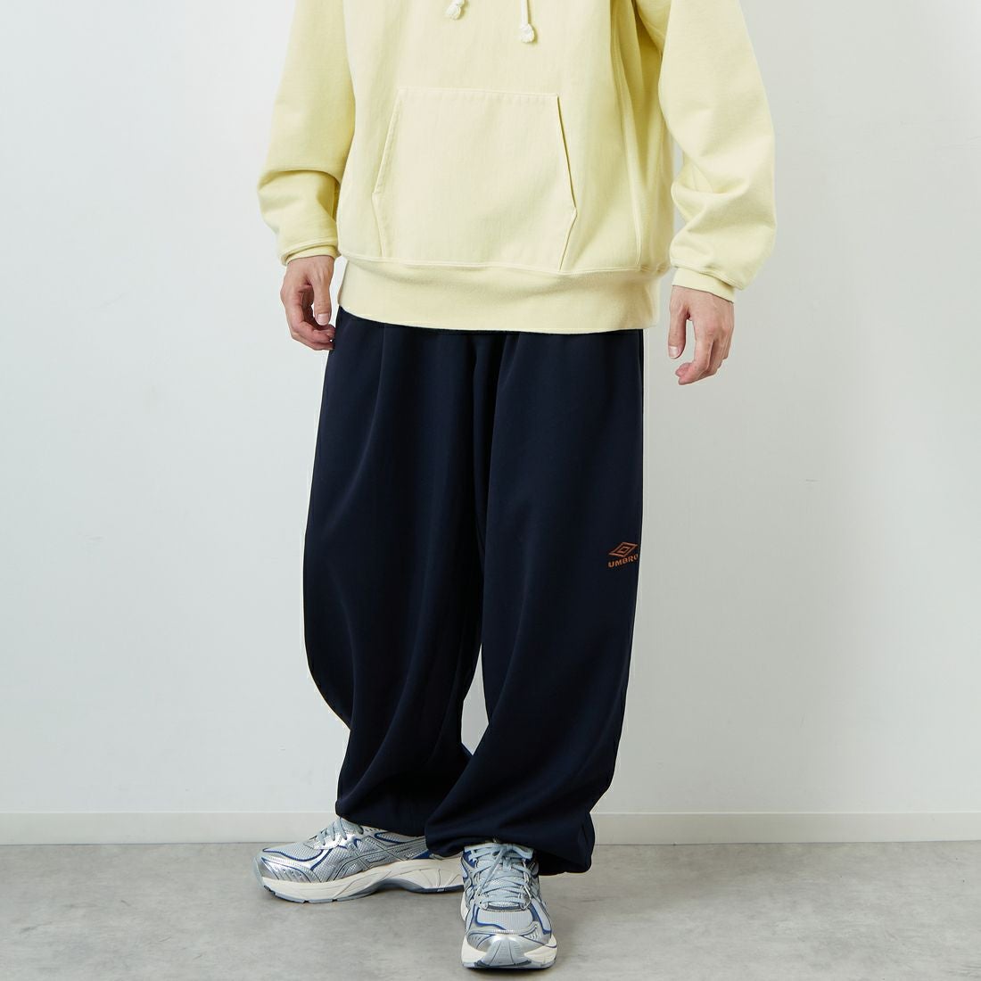 UMBRO [アンブロ] 別注 ワンポイント刺繍ロゴ トラックパンツ [KBT126