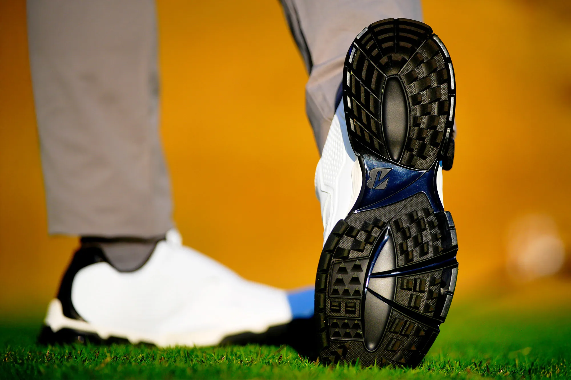 今や〝グリップ力〟は最低限の性能。トッププロも履く、最新〝スパイク