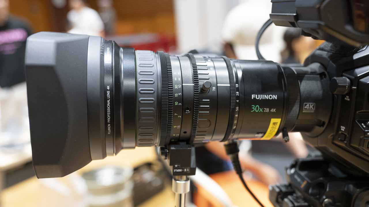 富士フイルム、クラス最高30倍ズームの4K放送用ポータブルレンズ