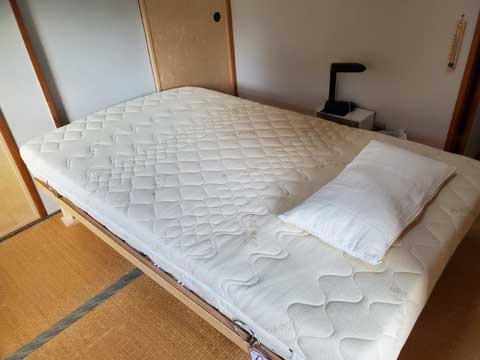 首、肩、腰が痛くないラテックスマットとウッドスプリングベットをお