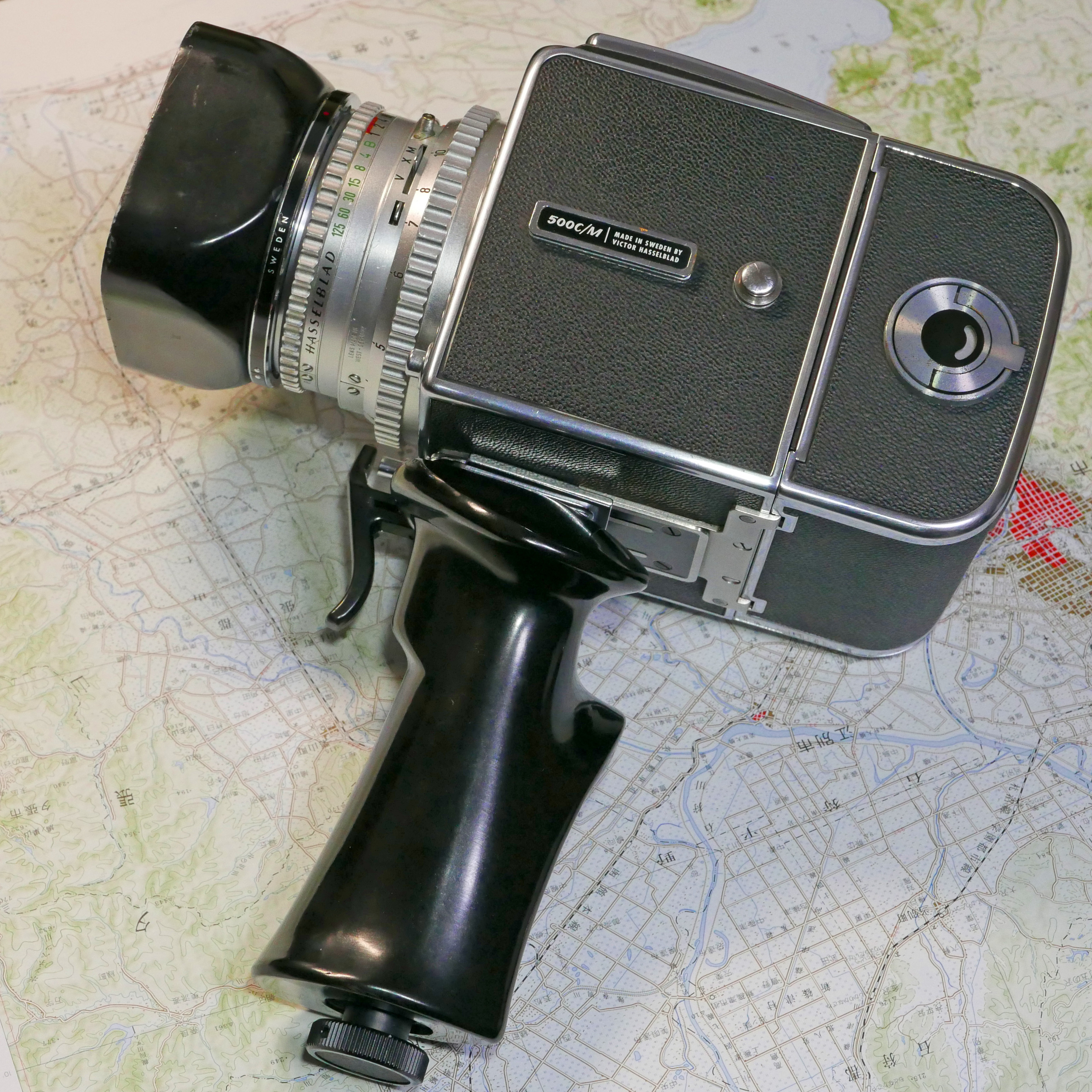 ハッセルブラッドのプリズムファインダー『HC-4』、街撮りにもイイネ！