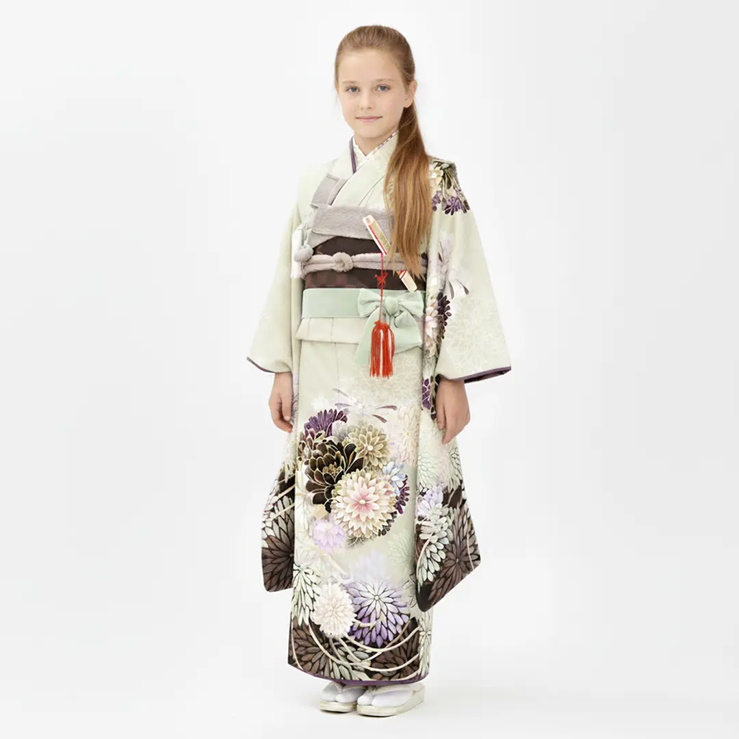 JAPAN STYLE》灰白色にむじな菊の着物／七五三・七歳女の子 | 宅配着物