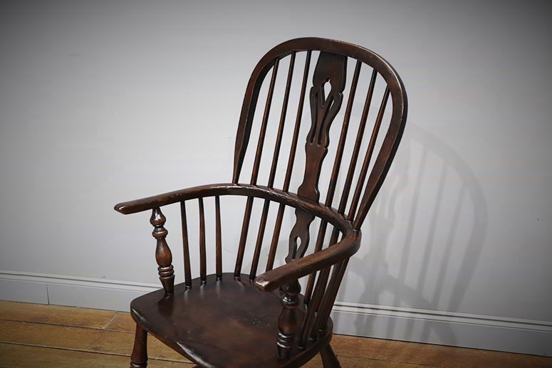 徹底解説】アーコールのゴールドスミスチェアとは？ |英国アンティーク