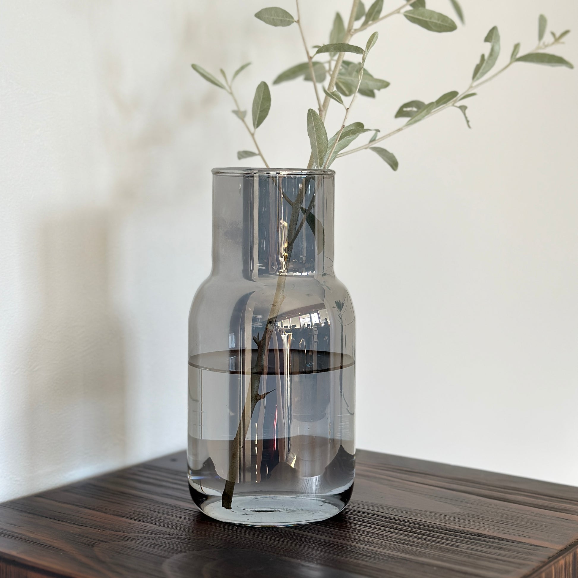 フラワーベース｜スモークグレーミドルベース - territory