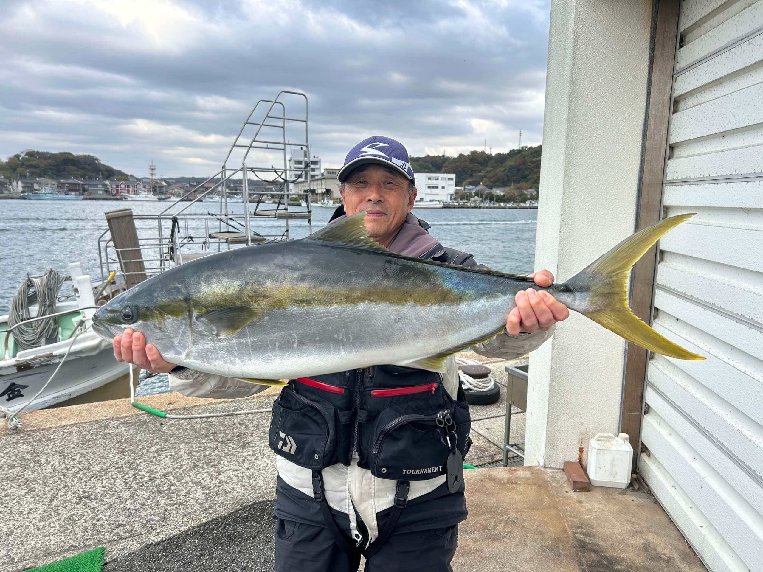 2025年12月2日(火)の波止 磯 釣果報告 | 山陰 島根県浜田市 浜田港発着