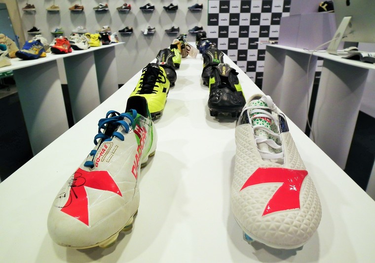 ディアドラ』英雄達が履いたスパイクが東京に集結！ | KING GEAR