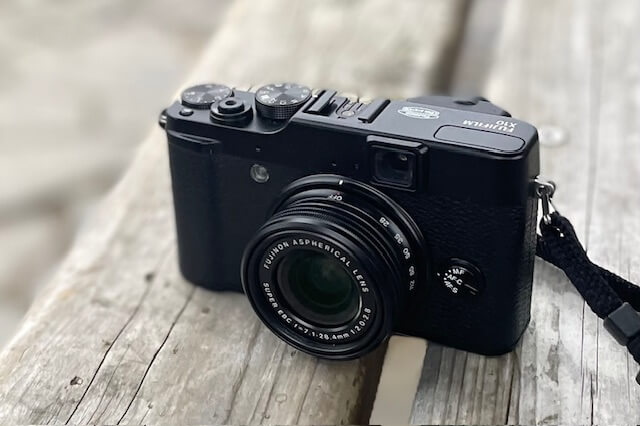 いまこそ欲しい、X100シリーズの弟分だったFUJIFILM X10。｜記憶カメラ