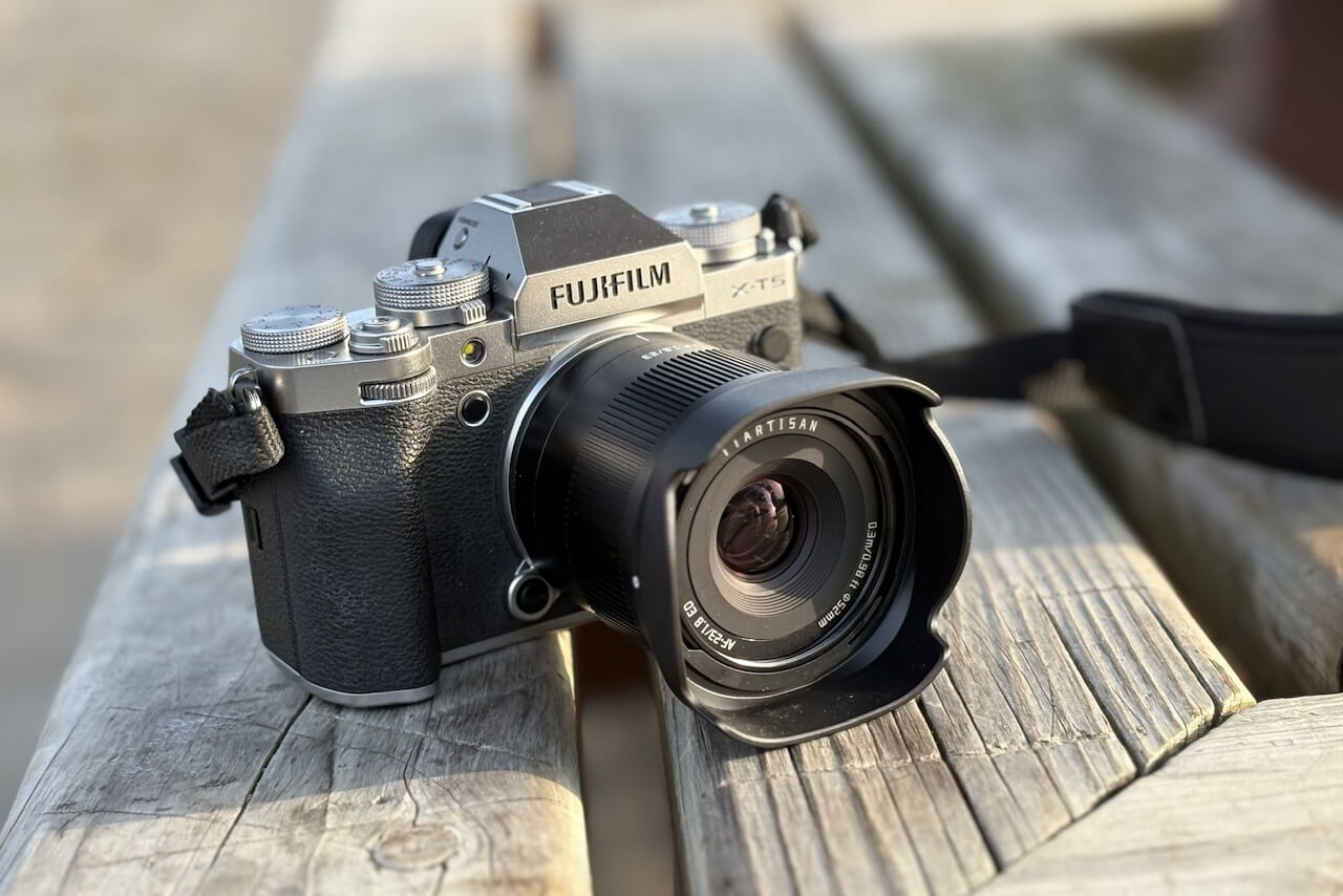 FUJIFILM X-T5に、春らしく軽快なTTArtisan AF 23mm f1.8を合わせて