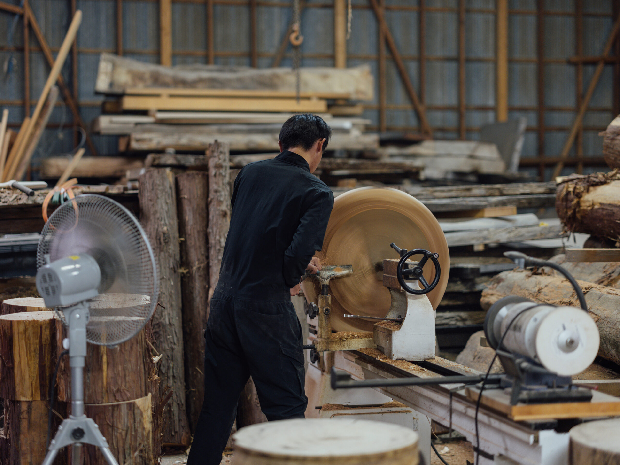 高橋成樹が表現する魚梁瀬杉のあらたな一歩 - KIDZUKI