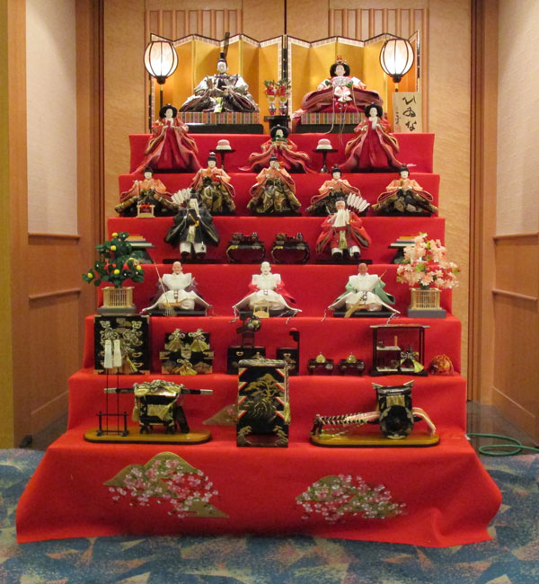 人形のまち岩槻のPR 七段飾りのおひなさま |