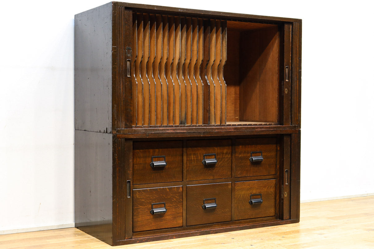 上質な造りにレトロ感漂う蛇腹戸造りの収納箪笥 BB2676 – 古福庵