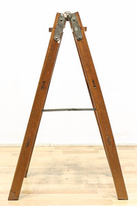 ペンキの跡が残るレトロ感溢れる木製の脚立 DC5508 – 古福庵