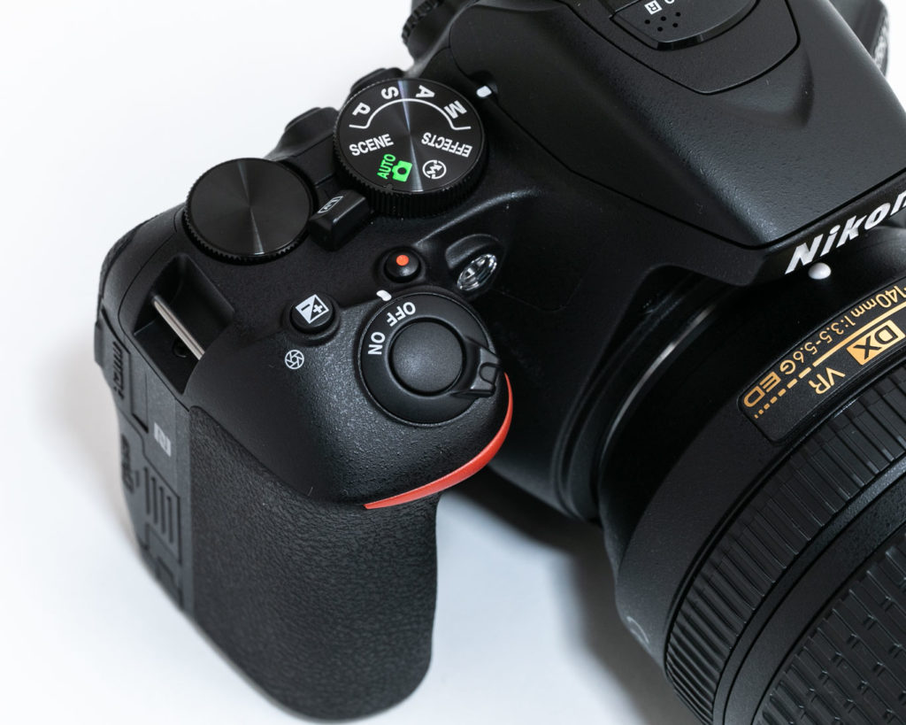 D5600編】初心者にオススメするNikonの一眼レフカメラ | 街角ファインダー