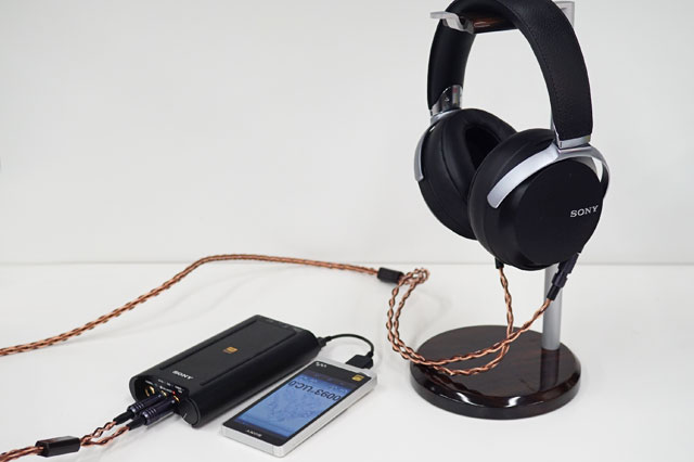 MDR-Z7」や「MDR-1A」の置き場に最適な、Deff x ソニーストアコラボの