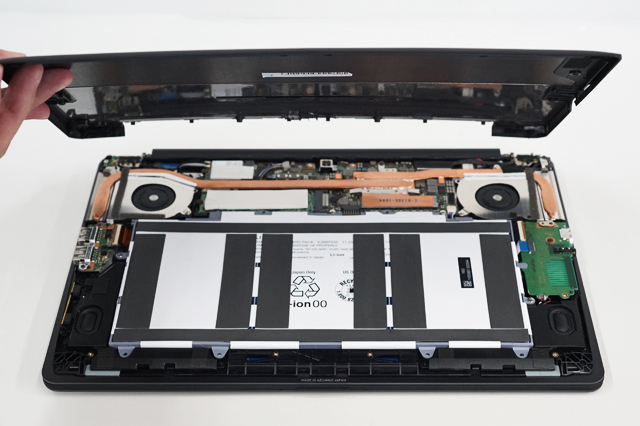 VAIO Z （VJZ1311）」を手順をおってわかりやすく分解解説。中身の構造