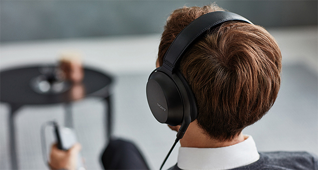 低域から100kHzの超高域まで再現する高音質と快適な装着性を兼ね備えた