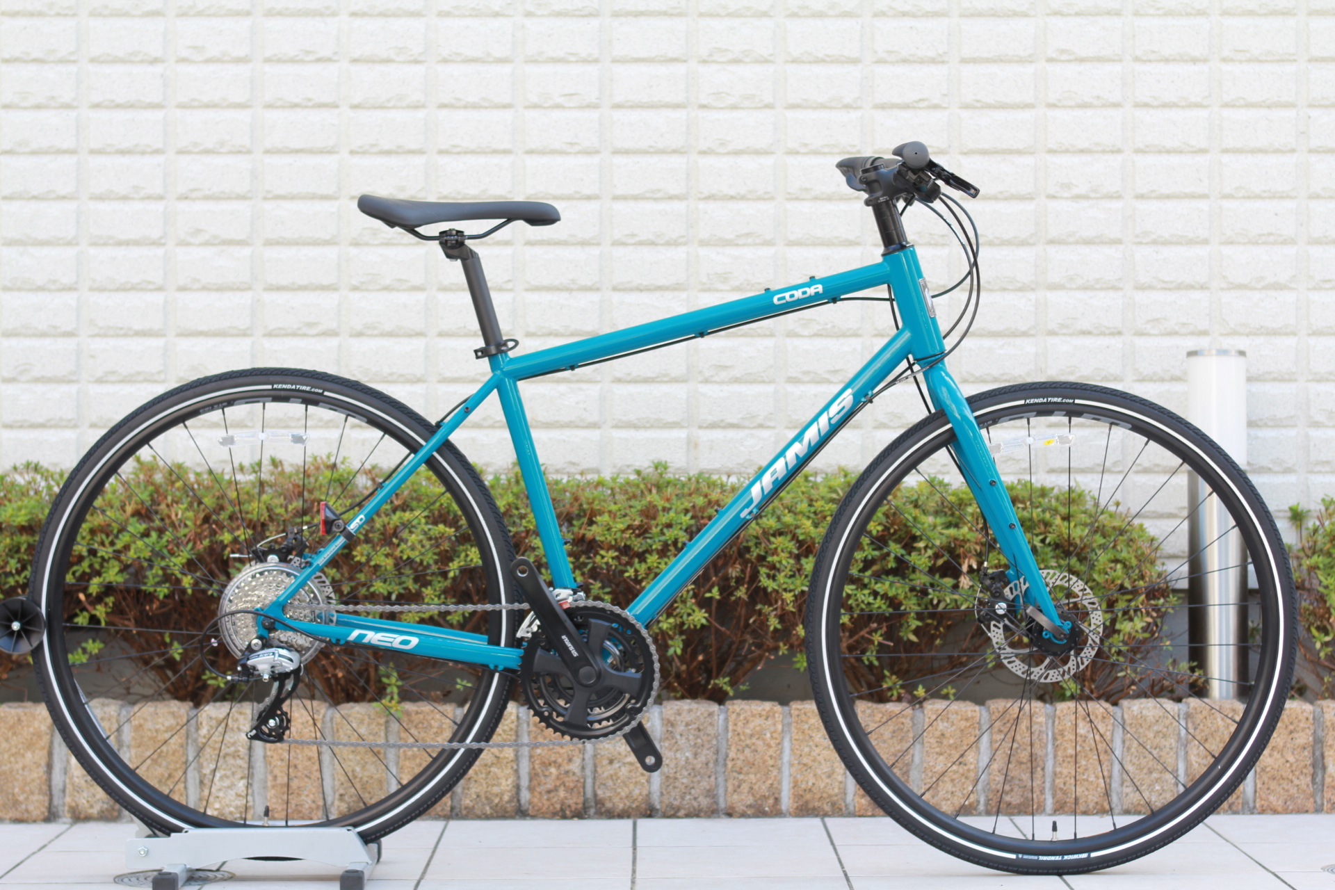 JAMIS『CODA NEO』ダボ穴たくさんのクロモリフレームのクロスバイク