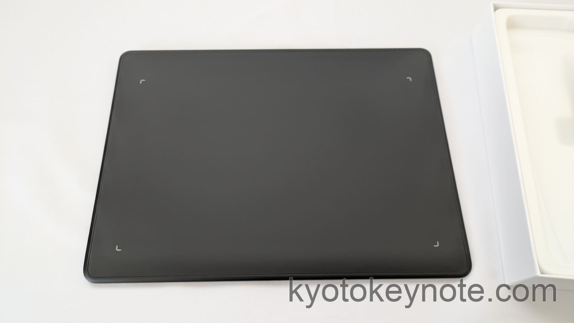 Huion Inspiroy Frego Mを自腹レビュー！ 性能良し・利便性良しの”雑に