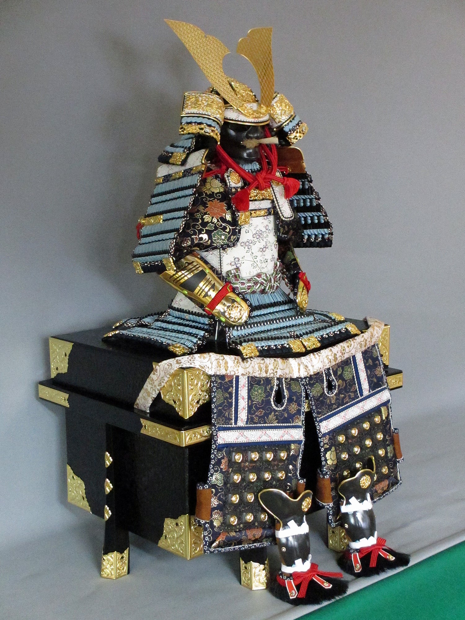 大鎧 標準12号 黒小札浅葱縅【参考画像】 – 平安住一水｜京都甲冑