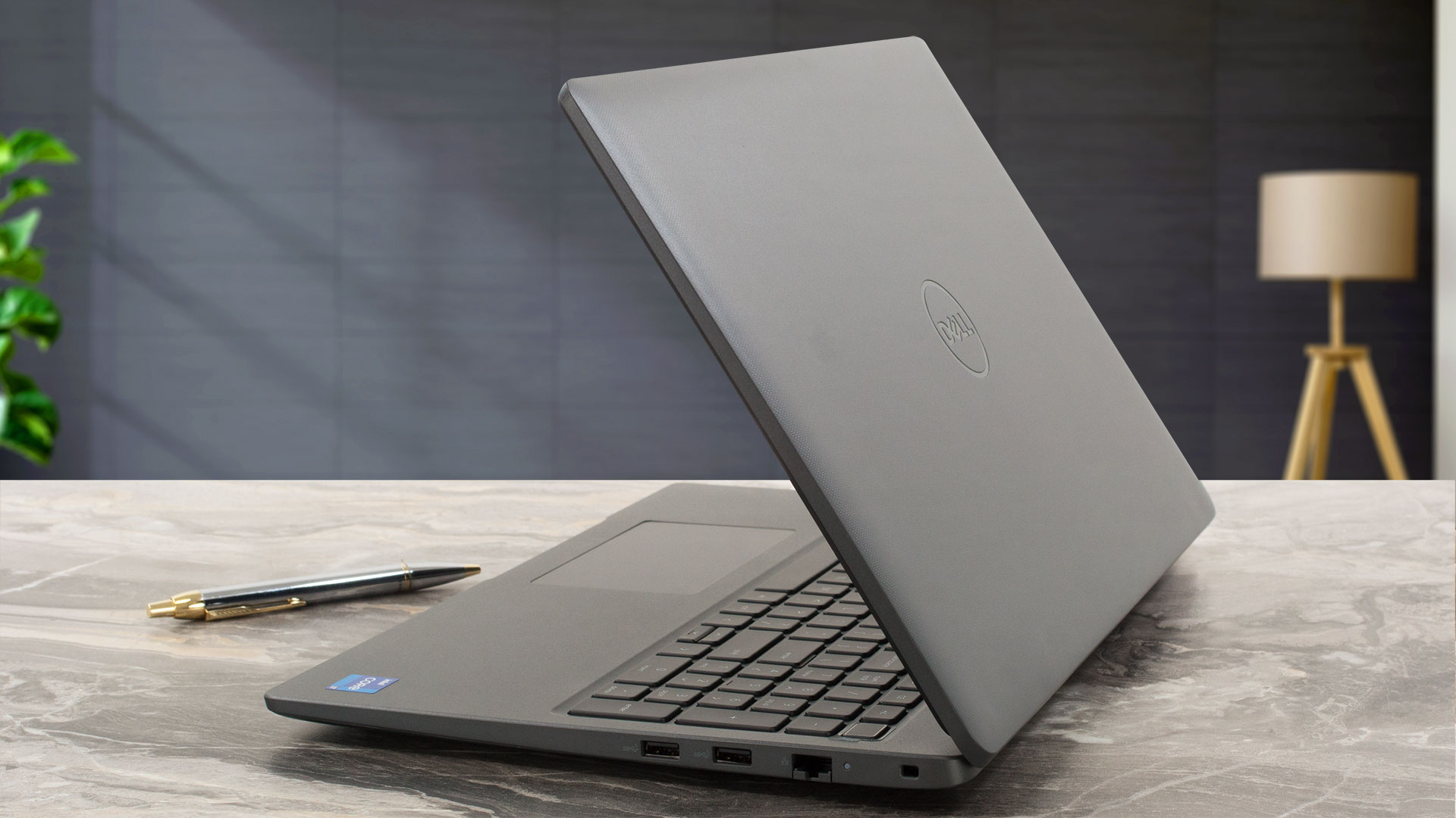 Dell Latitude 15 3540 レビュー - デザイナーには最悪だが、オフィス