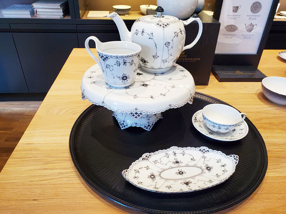 ロイヤルコペンハーゲン】2 つの新しいブラック コレクション登場