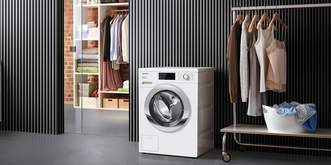 スタイリスト谷崎彩がミーレのドラム式洗濯機を体験！白シャツの黄ばみ