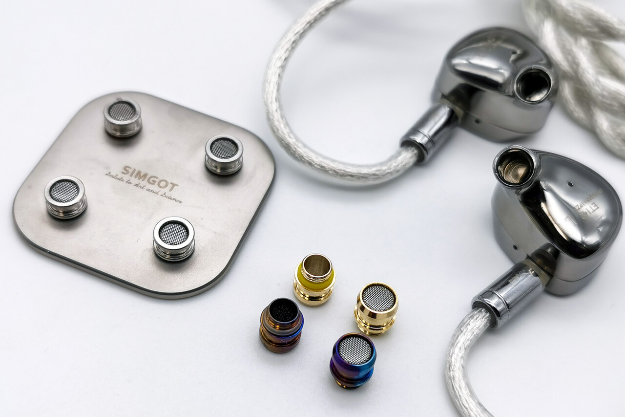 SIMGOT ET142」 12.1mm平面+多層PZTハイブリッド。同社らしい音作りに4