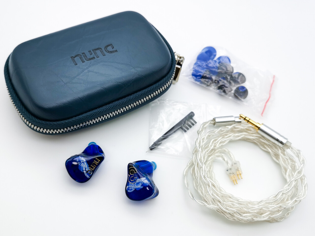 DUNU Studio SA3」 ボーカル帯域にフォーカスしたチューニング。ブルー