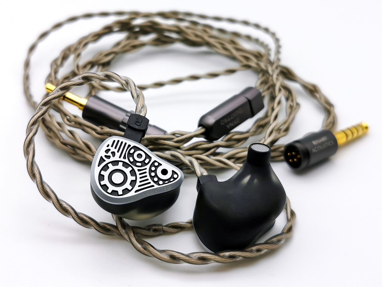 Binary Dynaquattro」 3種類のダイナミック＋パッシブラジエーターの4