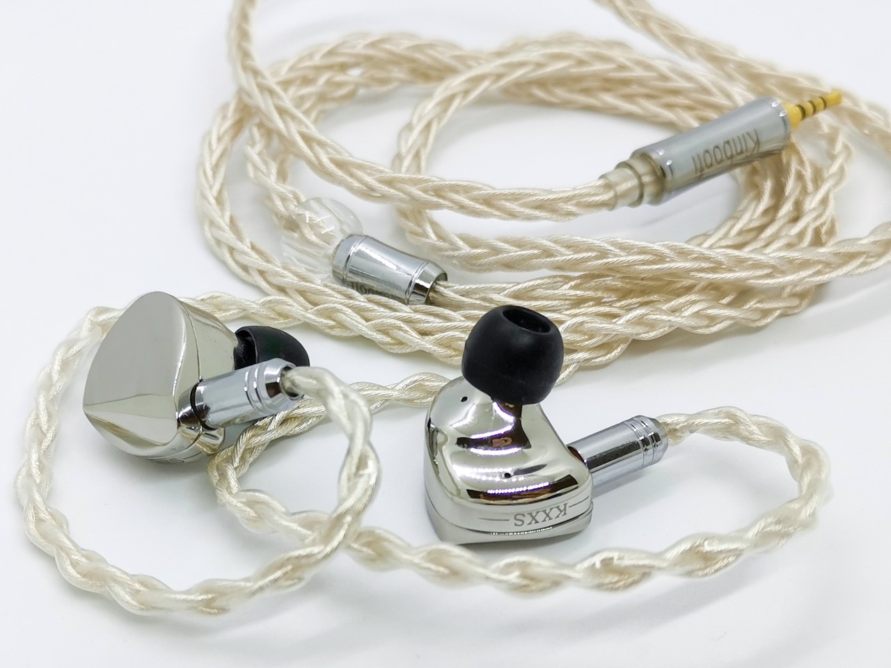 水月雨 「Moondrop KXXS」 透き通るような明瞭感と柔らかく自然な