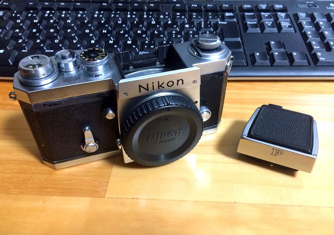 Nikon F Waist level : 休日の探し方