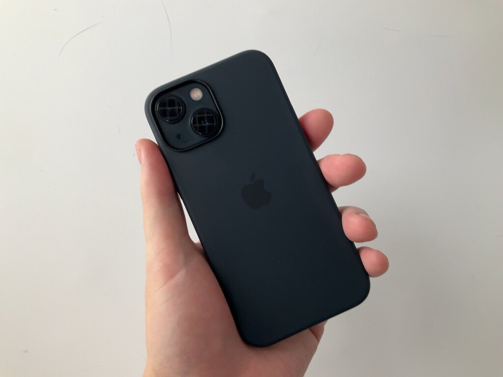 iPhone 13 mini 純正シリコーンケースのレビュー | KuroBox