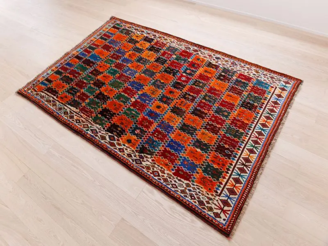 ペルシャ遊牧民の手織り絨毯「ギャッベ」を日本に広めた経験から生まれ