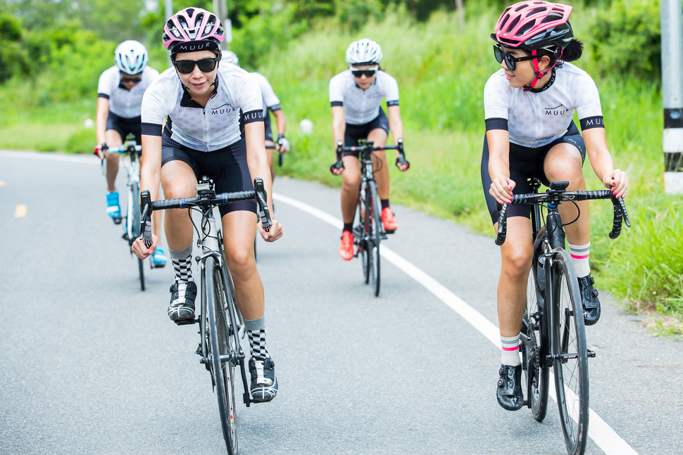 レビュー】MUUR バンコク生まれの独創的サイクルジャージ - LOVE