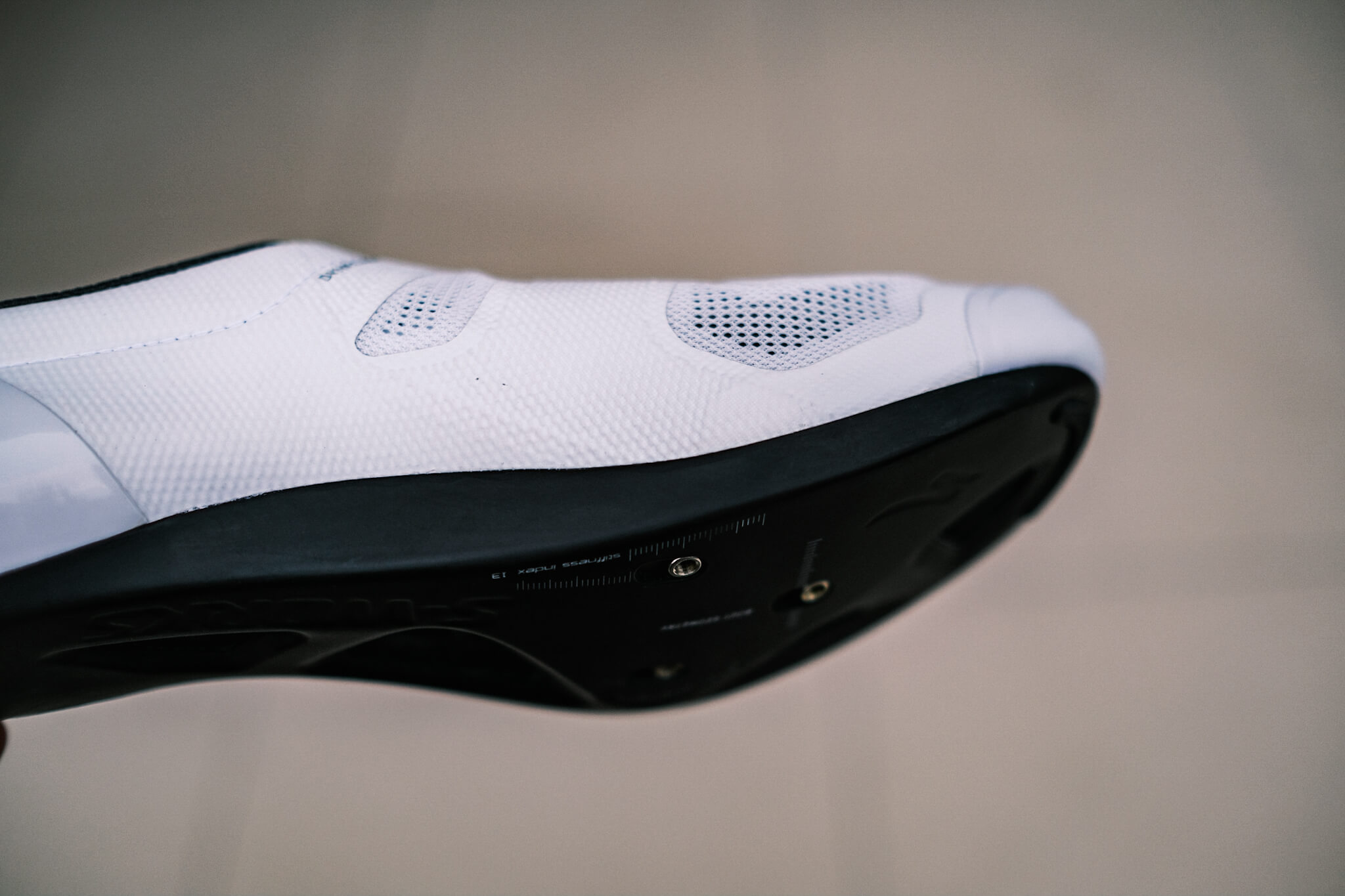 力が伝わる、風を感じる。『S-Works VENT ロードシューズ』レビュー