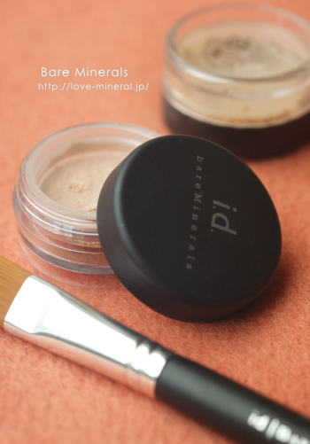 隠したい部分にもミネラルを！コンシーラー粉「ベアミネラル