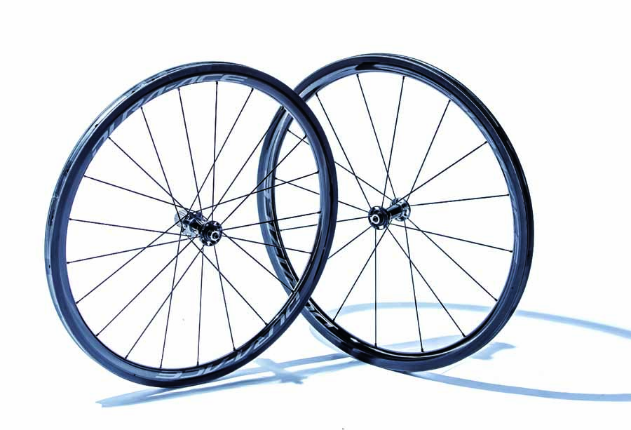 最速遺伝子を継ぐ「新型デュラエース」のチューブラーホイール