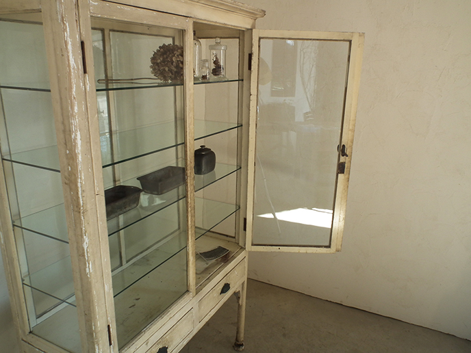 A00172 アンティーク 4面ガラスケビント 医療棚 | MANSIKKA