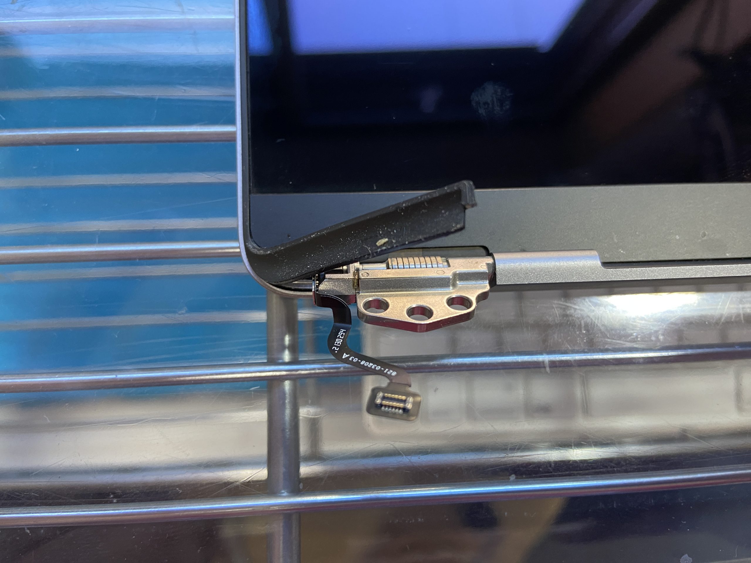 Mac修理技術の総結集】MacBookPro 14inch 2021 液晶パネル交換修理